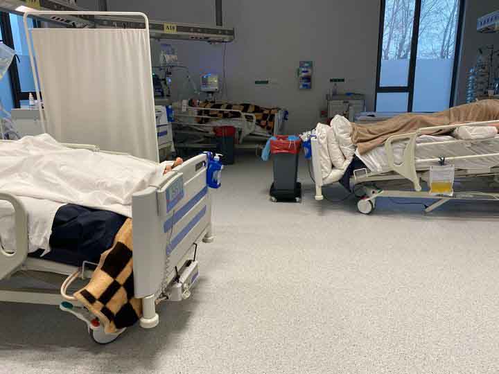 sala chorych na Covid w szpitalu tymczasowym w Zielonej Górze