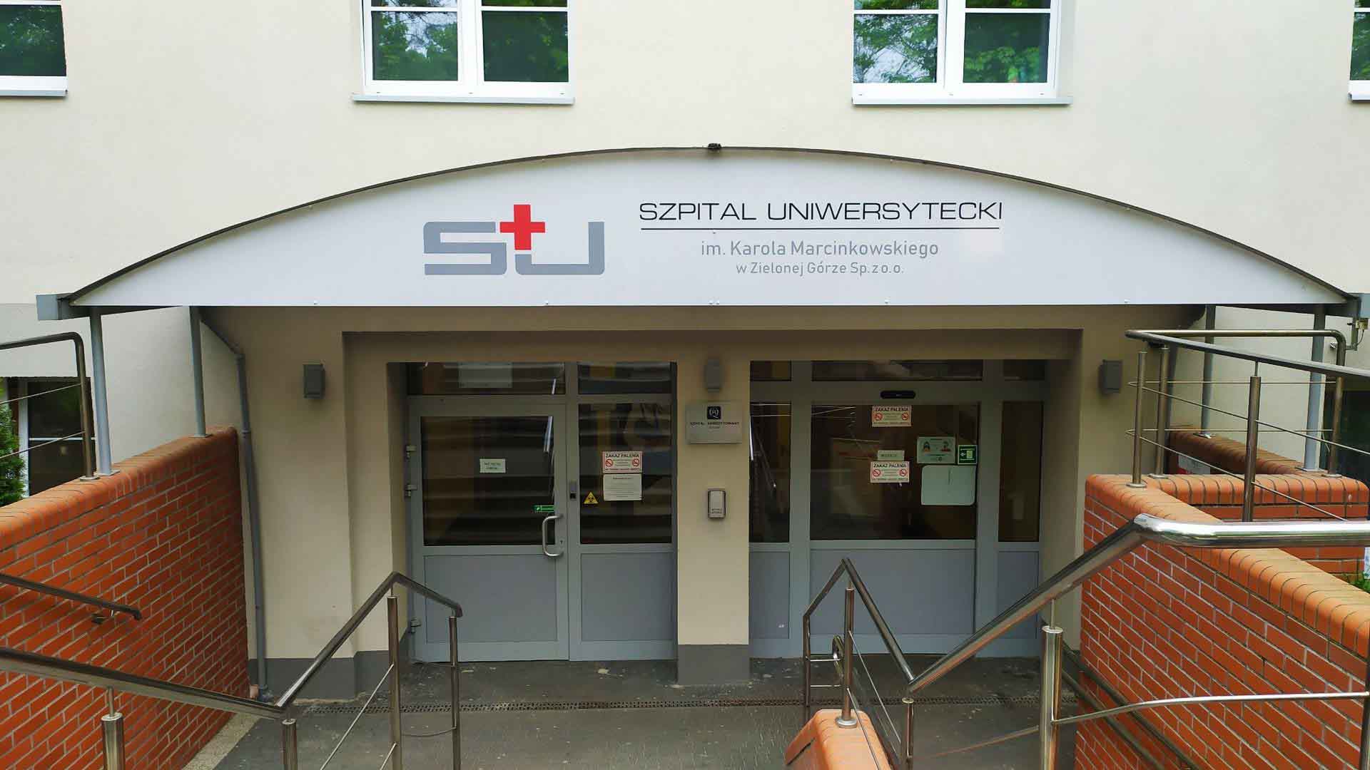 Główne wejście do Szpitala Uniwersyteckiego w Zielonej Górze