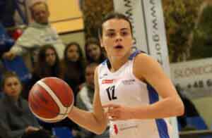 Dziewczyna z piłką