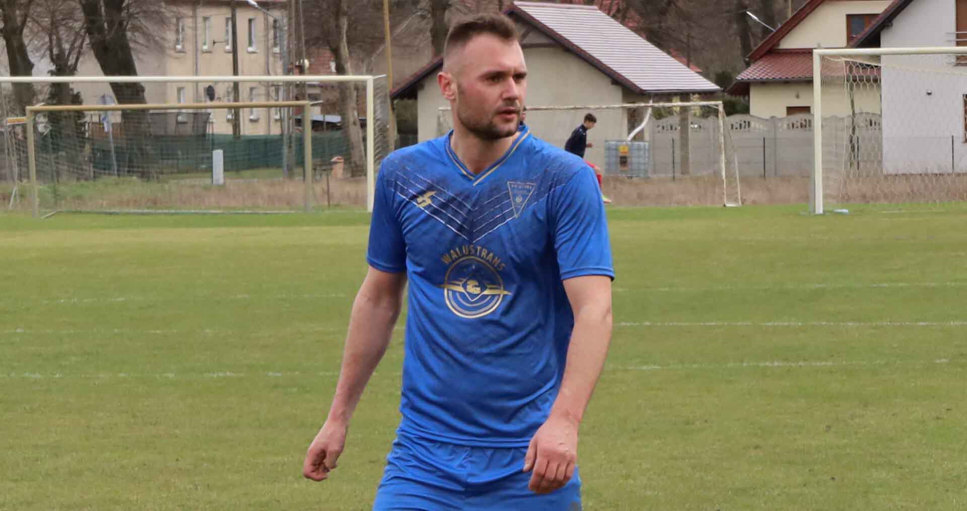 Mężczyzna na boisku