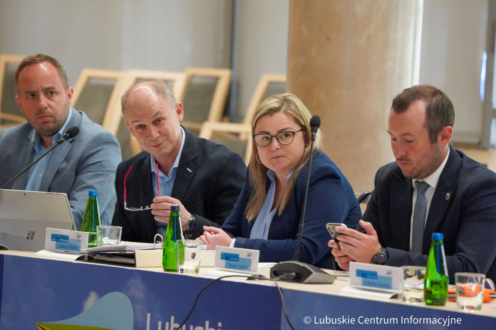 Posiedzenie komitetu monitorującego program fundusze dla Lubuskiego 2021-2027 w sali kolumnowej UMWL w Zielonej Górze