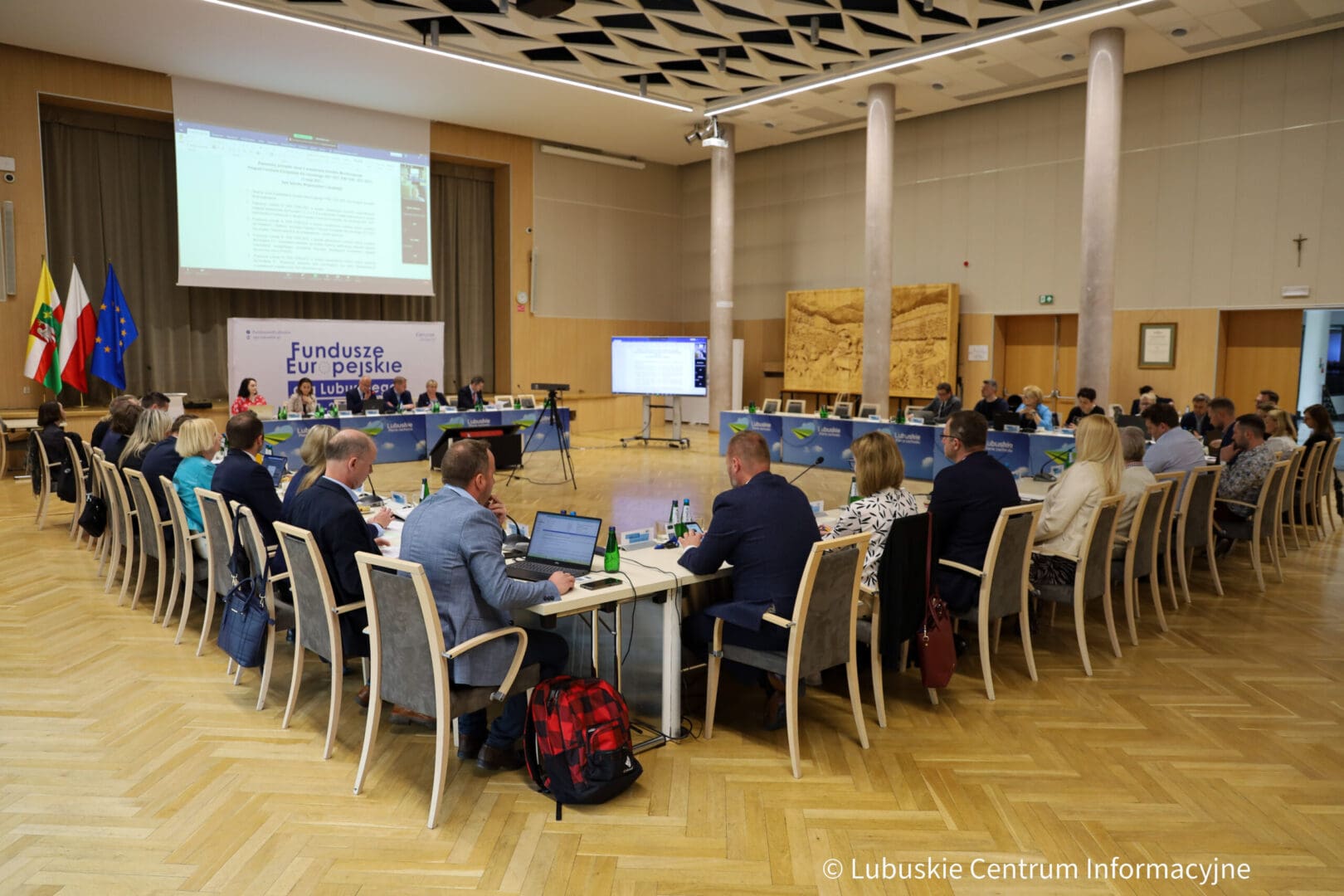 Posiedzenie komitetu monitorującego program fundusze dla Lubuskiego 2021-2027 w sali kolumnowej UMWL w Zielonej Górze