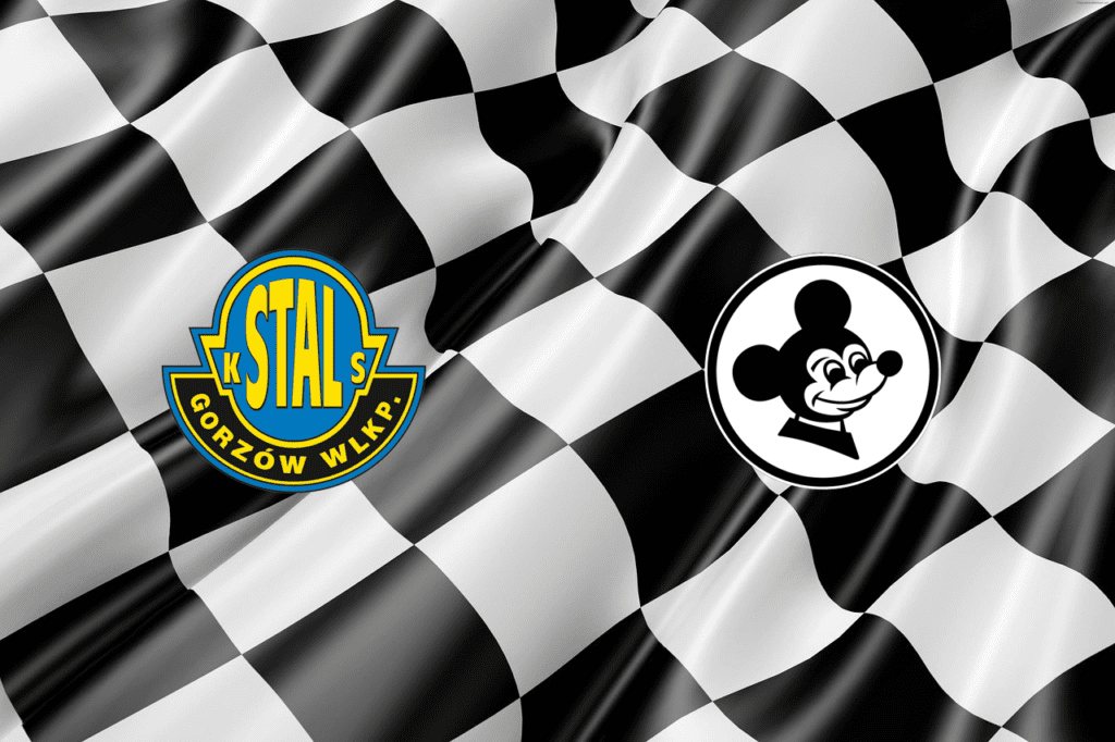 Logotypy dwóch klubów sportowych na tle flagi w szachownicę