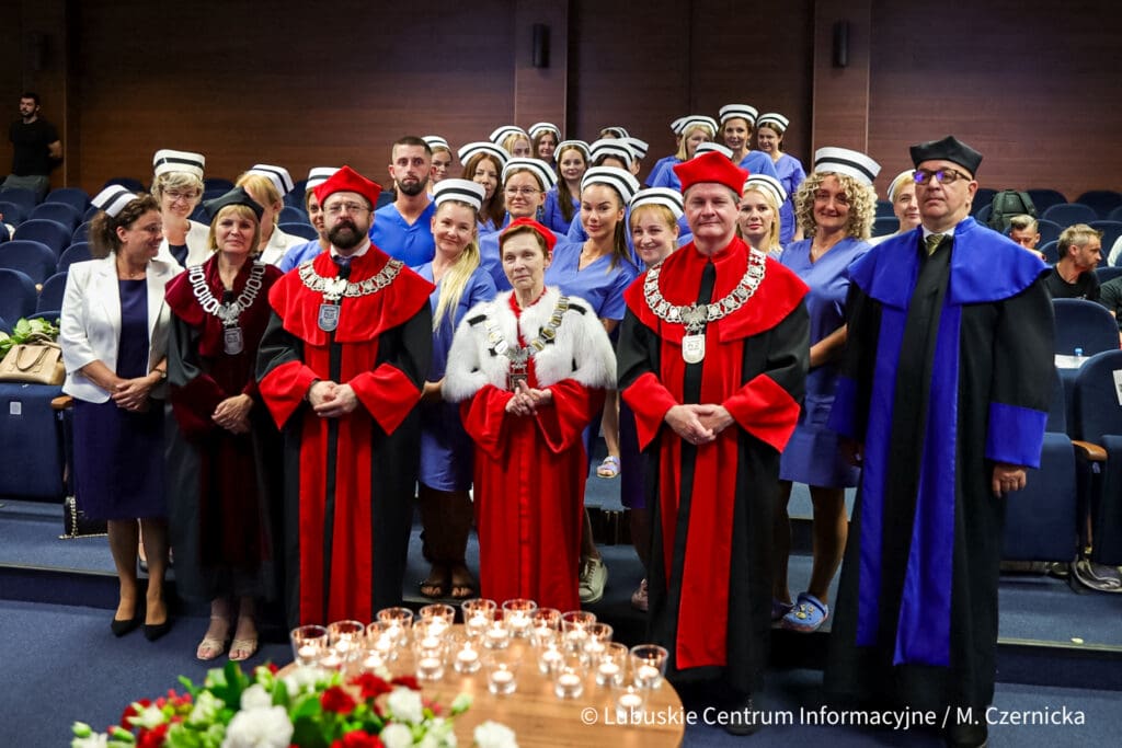 Uroczyste wręczenie symboli zawodowych absolwentom kierunków medycznych