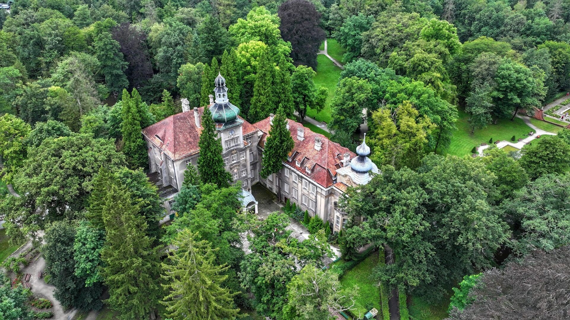 Pałac w Iłowej na zdjęciu Grzegorza Walkowskiego