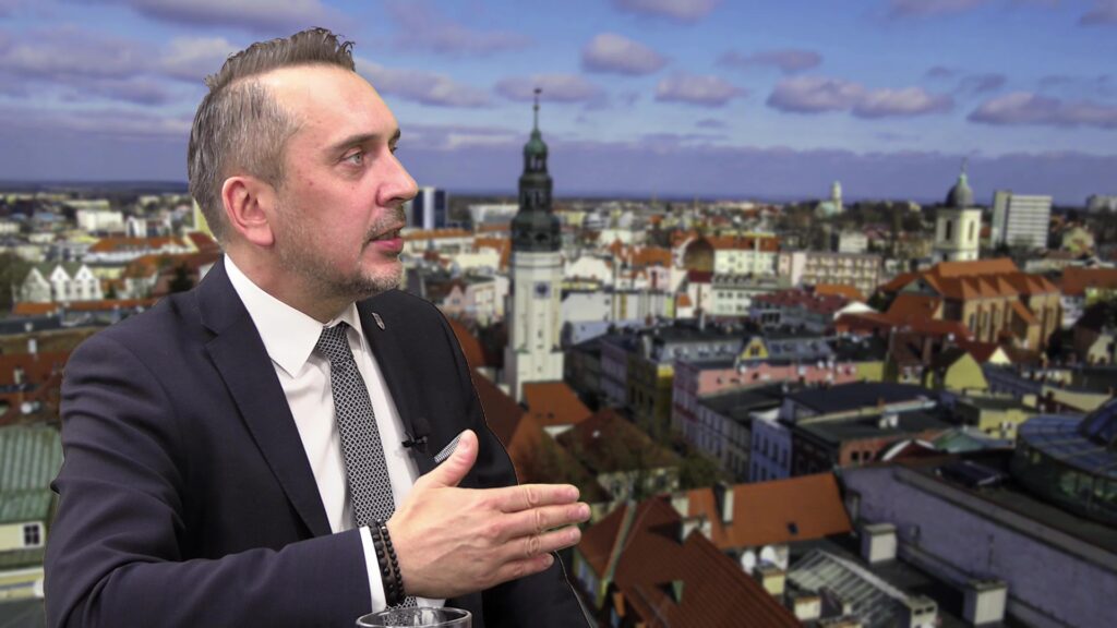 prezydent Zielonej Góry w studiu udzielający wywiadu