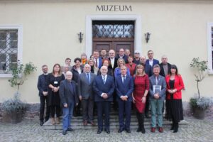 Uczestnicy uroczystej konferencji w Muzeum Ziemi Międzyrzeckiej im. Alfa Kowalskiego.