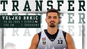 Plansza z wizerunkiem mężczyzny i napisem transfer