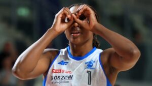 Kobieta w sportowym stroju