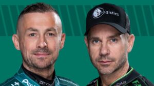 Dwaj mężczyźni, jeden w czapeczce z daszkiem