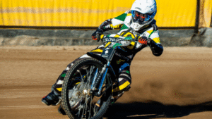 Żużlowiec na motocyklu