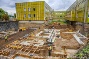 Budowa nowego bloku operacyjnego przy ulicy Dekerta.