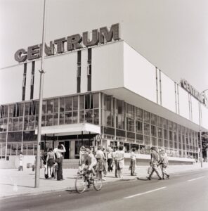 Dom Towarowy Centrum na starej fotografii