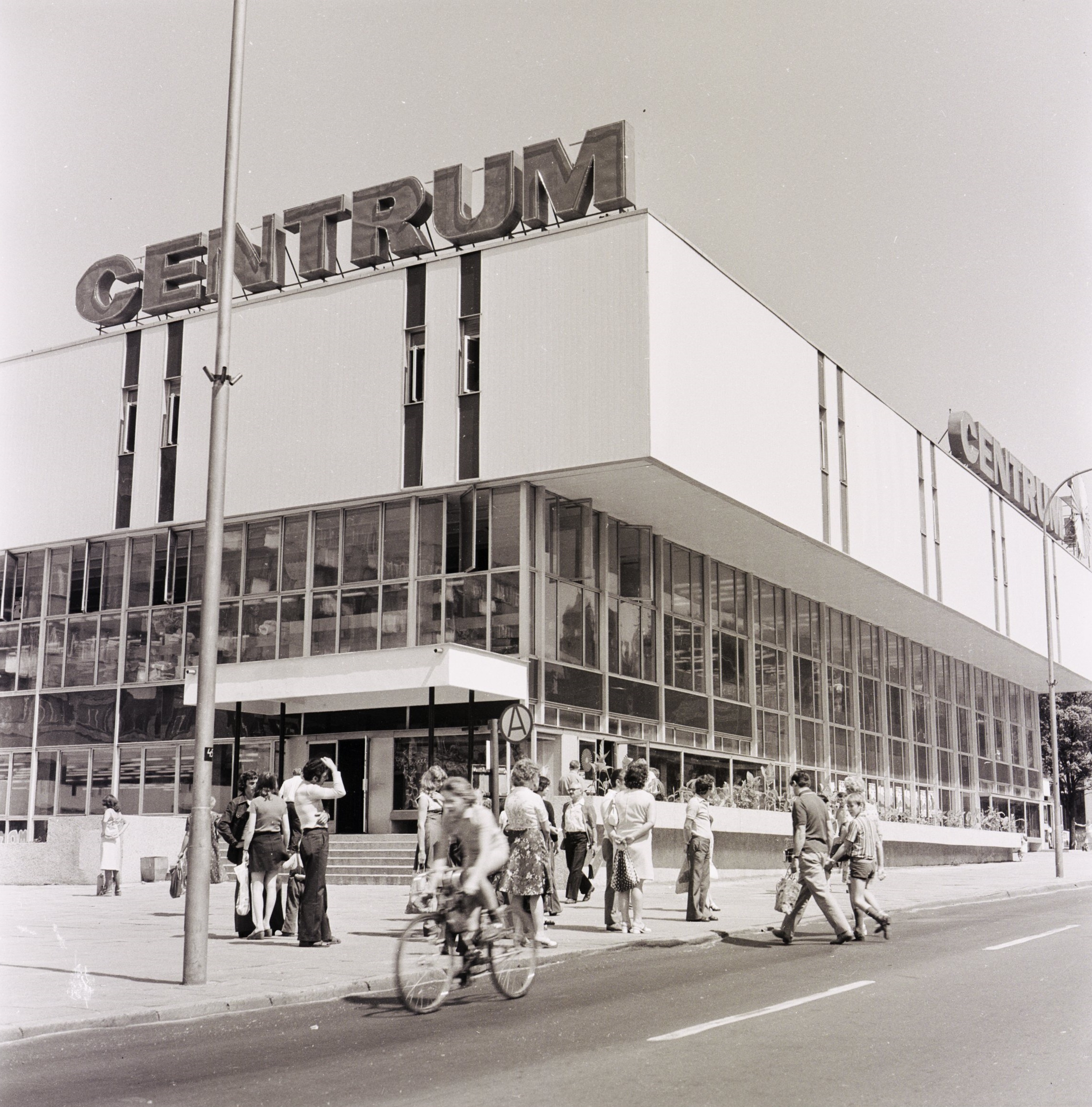 Dom Towarowy Centrum na starej fotografii