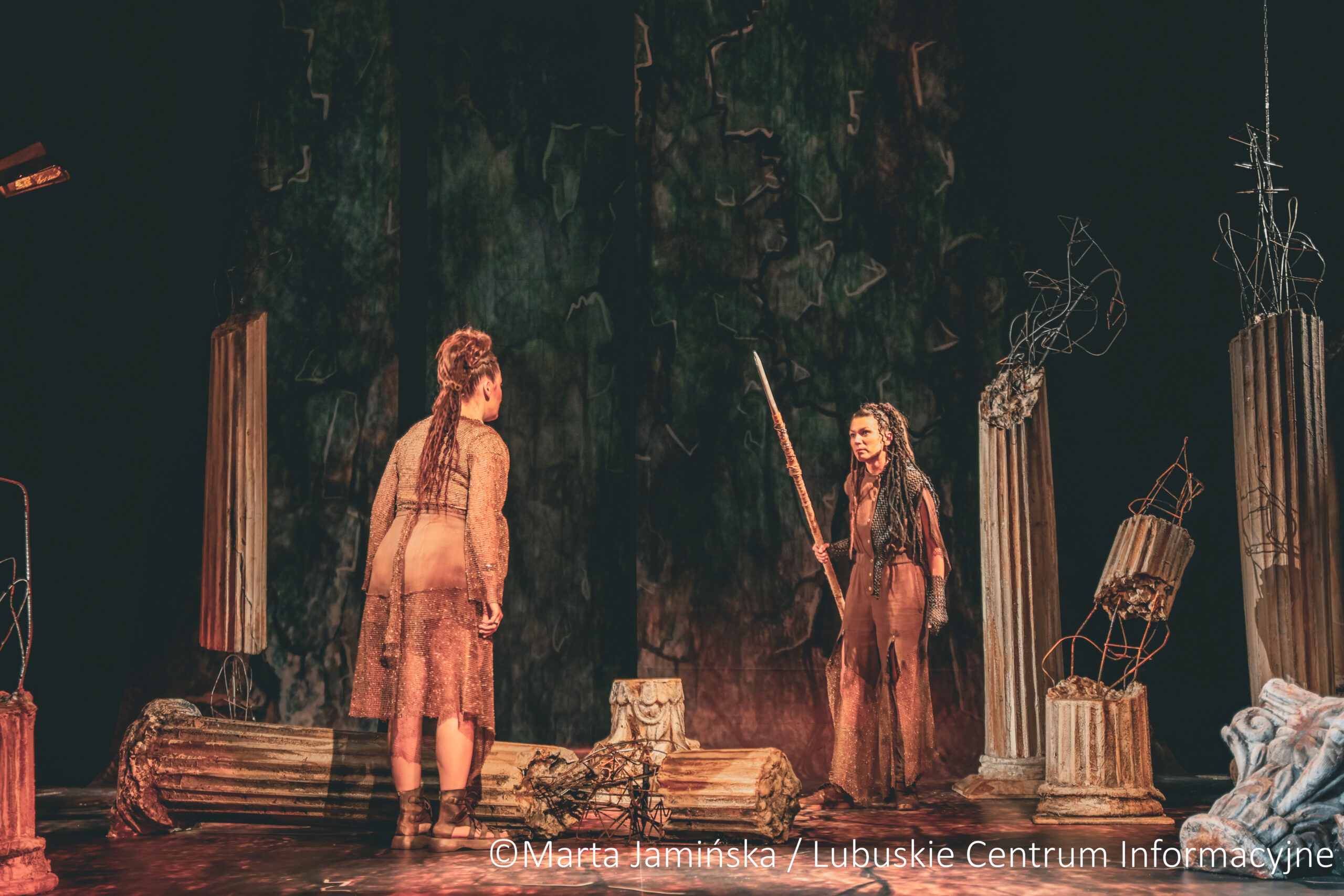 Kostium Antygony był wzorowany na postaci Rey z Gwiezdnych Wojen.