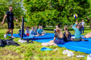Wielu dyscyplin uczestnicy pikniku mogli spróbować z pozycji siedzącej.
