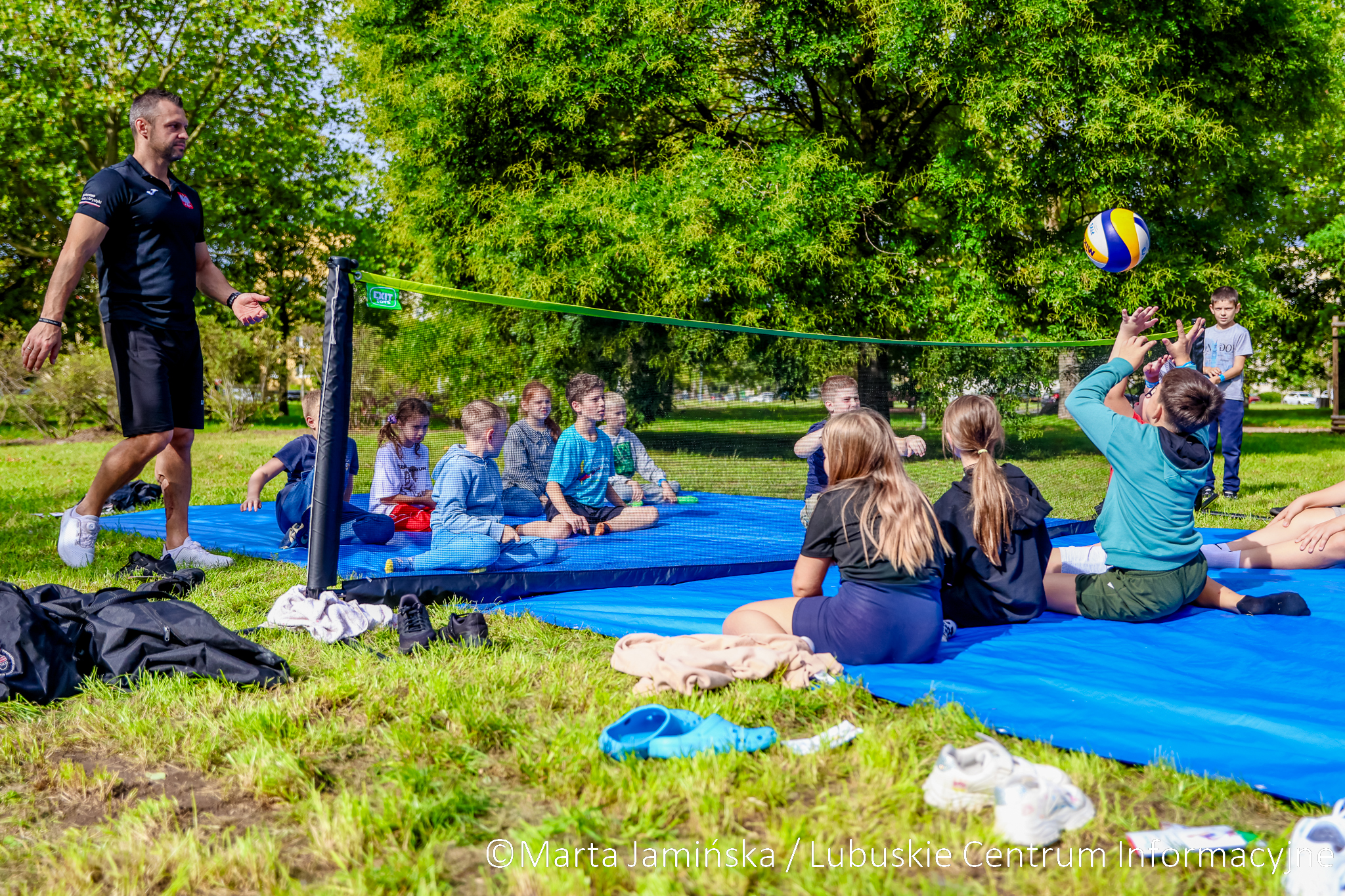 Wielu dyscyplin uczestnicy pikniku mogli spróbować z pozycji siedzącej.