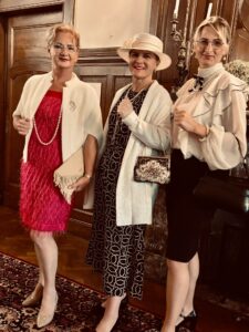 Wydarzeniu towarzyszyły stylizacje lat 20. i 30.