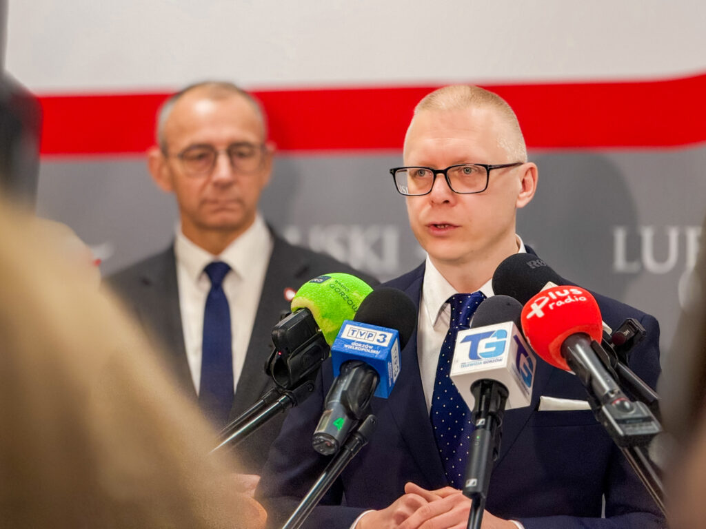 Konferencja prasowa z udziałem Marka Cebuli, Wojewody Lubuskiego oraz Marka Nowackiego, Lubuskiego Wojewódzkiego Inspektora Inspekcji Handlowej