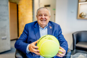 Rozmowę nagraliśmy w biurze sanatorskim senatora Władysława Komarnickiego.