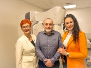 Z nowoczesnych aparatów USG cieszą się między innymi gorzowskie Amazonki od lat namawiającej lubuszanki do profilaktyki. Na zdjęciu z dr n. med. Piotrem Zorgą kierownikiem Klinicznego Zakładu Medycyny Nuklearnej.