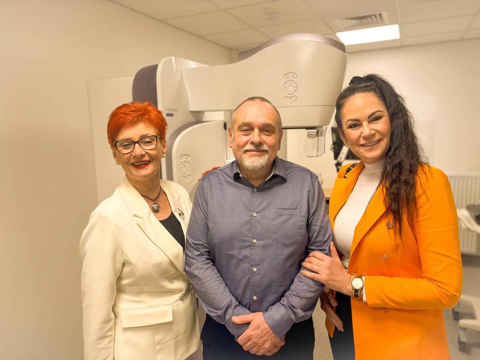 Z nowoczesnych aparatów USG cieszą się między innymi gorzowskie Amazonki od lat namawiającej lubuszanki do profilaktyki. Na zdjęciu z dr n. med. Piotrem Zorgą kierownikiem Klinicznego Zakładu Medycyny Nuklearnej.