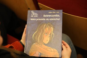 Podczas konferencji można było także zapoznać się z fachową literaturą nt. przemocy wśród dzieci i młodzieży, w tym opisującej zjawisko w sposób artystyczny i subtelny.