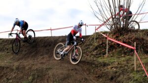 Trzy kobiety na rowerach